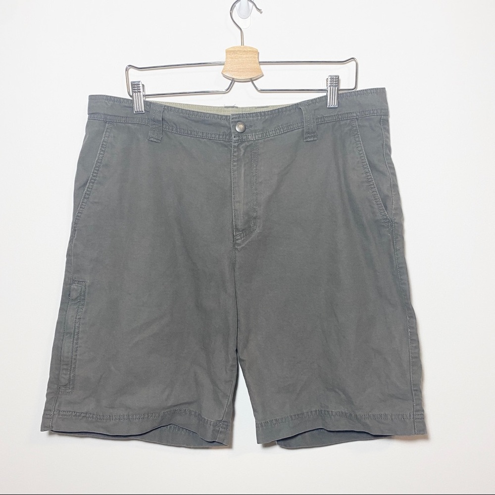 Men’s gray Columbia Cargo Shorts Size 36